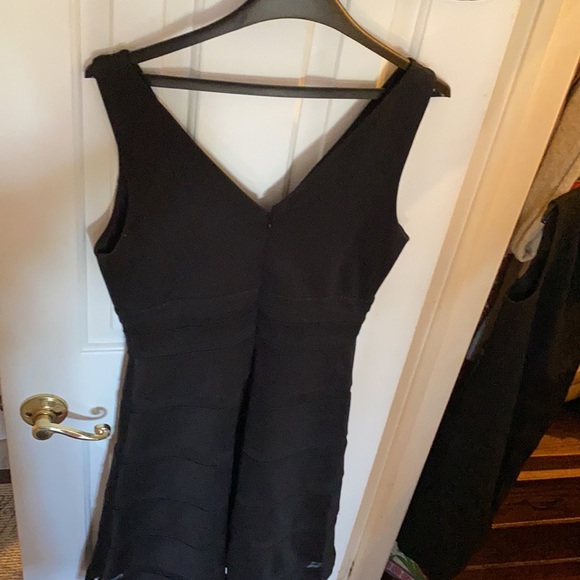 Black dress - Picture 4 of 4